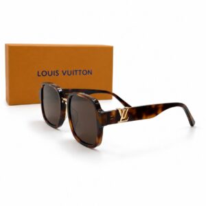 Lunettes de soleil de luxe pour homme Louis Vuitton avec monture carrée épaisse en acétate écaille de tortue et verres teintés bruns foncés.