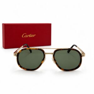 Lunettes de soleil de luxe pour homme Cartier modèle CT0212S 002 avec monture aviateur en métal doré et cercles en acétate écaille de tortue, verres verts, présentées avec leur boîte rouge Cartier emblématique.